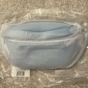 - Dange Dover Ace sling Fanny pack NWT. Color-Skyway.(baby blue)